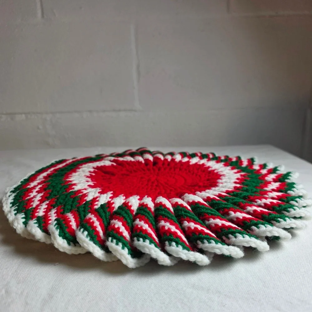 Vintage Handmade Crochet Swirl Centerpiece Christmas Holiday Red Green White
